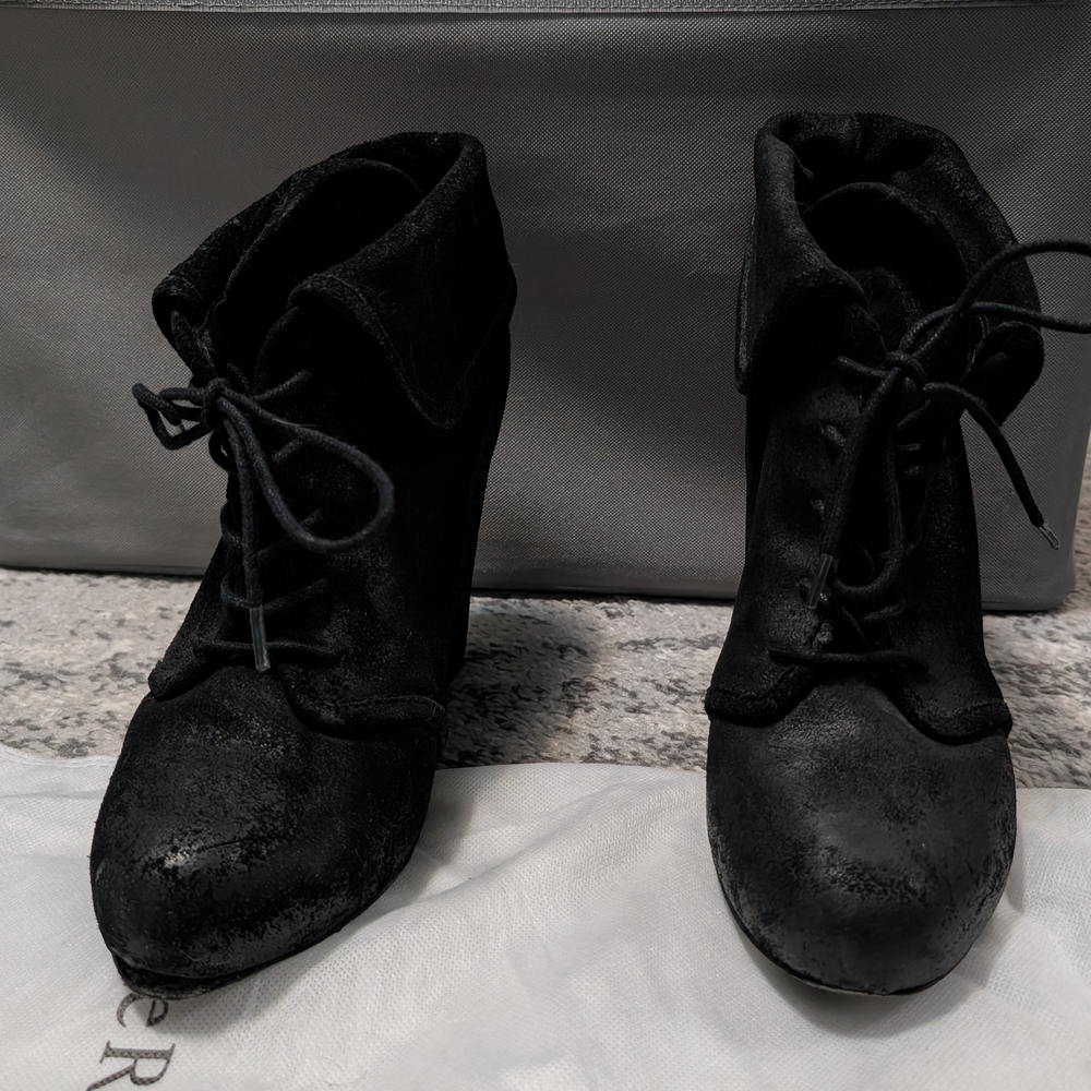 Elizabeth And James Sz 9.5 B Black Suede Ankle Boots "Manor"